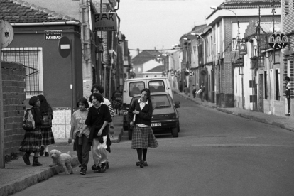 Esquina de calle Navidad con Nueva del Carmen en Barrio Belén en 1996. - J.M. LOSTAU