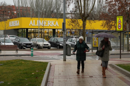 Supermercado Alimerka en la calle Fuente el Sol de Valladolid - J.M. LOSTAU