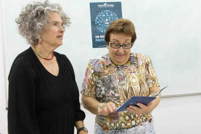 Mercedes Gonzalez y Pilar Gutierrez, delegada en Zamora de Manos Unidas, presentan en rueda de prensa su memoria de actividades correspondiente al ejercicio de 2014-Ical