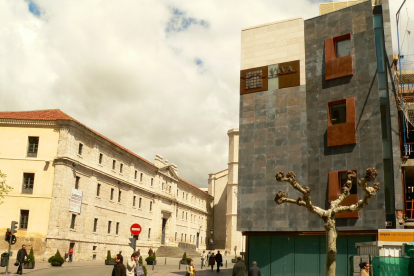 El edificio de VIVA en la plaza de la Rinconada. VIVA