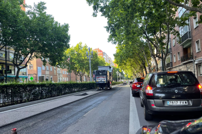 Obras de asfaltado entre el Corte Inglés y la avenida Medina del Campo en Paseo Zorrilla.- E.M