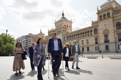 Encuentro del alcalde de Valladolid y candidato a la reelecci?n, ?scar Puente, con la ministra de Defensa, Margarita Robles.