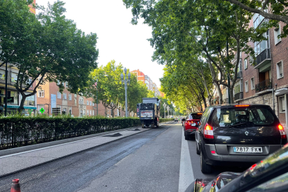 Obras de asfaltado entre el Corte Inglés y la avenida Medina del Campo en Paseo Zorrilla.- E.M
