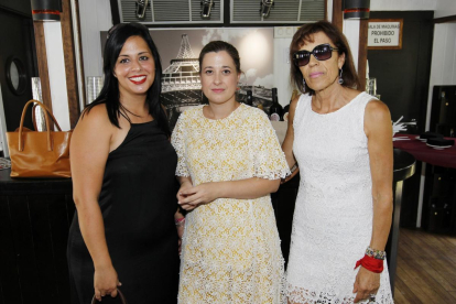 Eva Risueño, Iziar Fernández y Juana Hernanz (Metro Inmobiliaria)