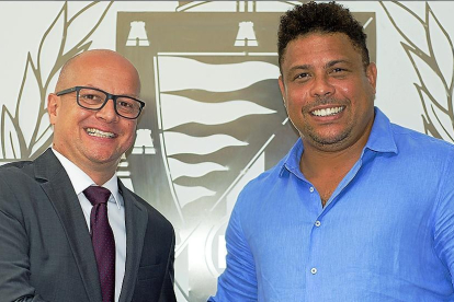 Matthieu Fenaert, nuevo consejero delegado del club, junto a Ronaldo Nazario.-RVCF
