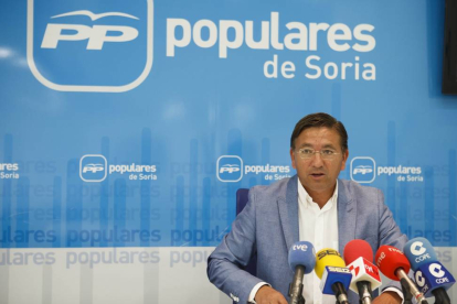 El senador del PP de Soria, Gerardo Martínez, explica la ponencia de estudio sobre la despoblación en el mundo rural, que pronunciará en el Senado-Ical