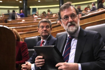 Mariano Rajoy, junto a Rafael Catalá, en el Congreso.-JUAN MANUEL PRATS
