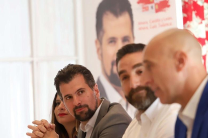 El candidato del PSOE a la Presidencia de la Junta, Luis Tudanca junto con el secretario de Estado para el Avance Digital, Francisco Polo-ICAL