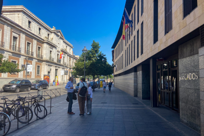 Edificio de los juzgados de Angustias frente al de la Audiencia Provincial en Valladolid. J. M. LOSTAU