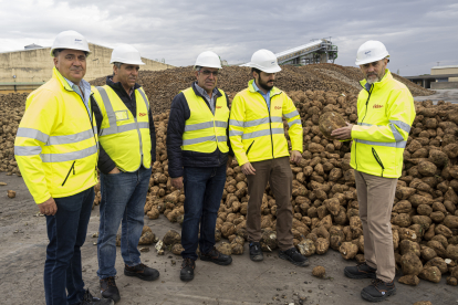 El presidente de Acor, Jesús Posadas, junto con miembros de la cooperativa. ICAL