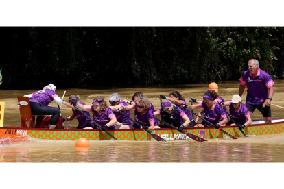 Copa de España de Dragon Boat en el Pisuerga. MONTSE ÁLVAREZ