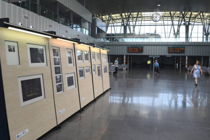 La estación de Adif de Burgos-Rosa de Lima acoge la presentación de la exposición ‘Caminos de Hierro’.-ICAL