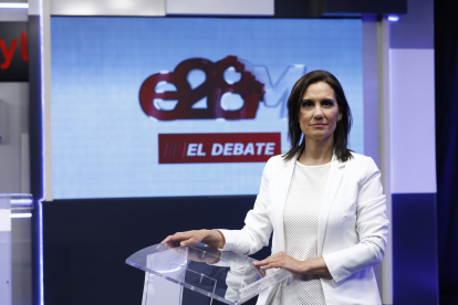La periodista y jefe de informativos de La 8 Valladolid, Reyes Cabero, moderará el debate entre los cinco candidatos. PHOTOGENIC