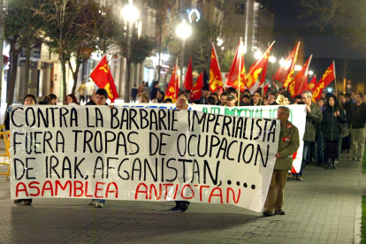 Imagen de archivo de una manifestación en Valladolid contra la posibilidad de que Villanubla acoja una sede de la OTAN. - ICAL