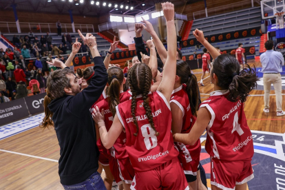 Final del Campeonato de España infantil femenino coronando a Castilla y León como campeona. / FEB
