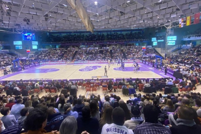 Vista parcial del polideportivo Pisuerga, lleno en el último partido del Real Valladolid baloncesto. / G. V.