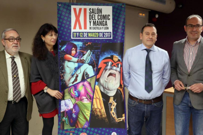 La concejala de Cultura del Ayuntamiento de Valladolid, Ana Redondo, junto a los organizadores del X Salón del Cómic y el Manga de Castilla y León-ICAL