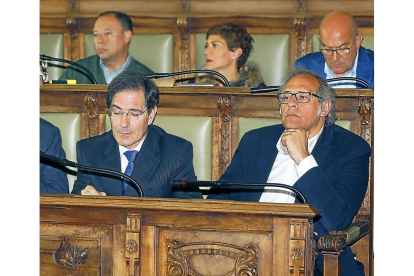 Enríquez y Martínez Bermejo y detrás Blanco, Martínez y Carnero-J.M. Lostau