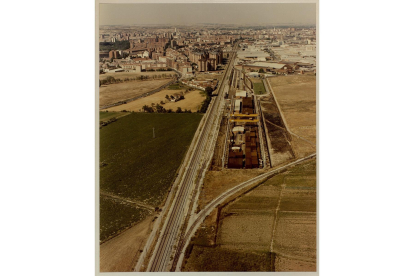 Panorámica de Valladolid con La Rubia a la izquierda de la vía en 1984.- ARCHIVO MUNICIPAL DE VALLADOLID