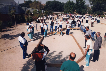 Campeonato regional de deportes autóctonos en los antiguos jardines de La Rubia en 1996.- ARCHIVO MUNICIPAL DE VALLADOLID