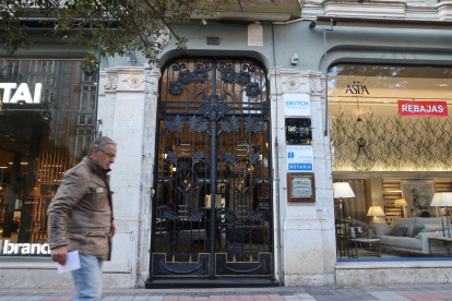 Número 15 de la calle Miguel Íscar de Valladolid donde se aloja la empresa Inobat Iberia SL, en el bufete Alzaez Abogados Consultores . PHOTOGENIC