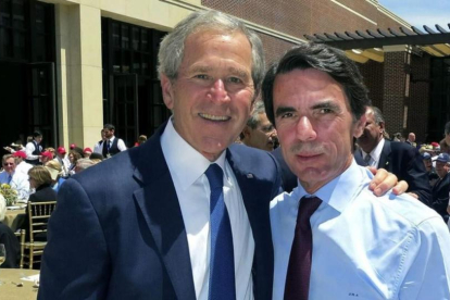 Aznar y Bush en Dallas en el 2013.-EFE
