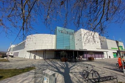 Centro comercial Vallsur en paseo de Zorrilla en La Rubia.- J.M. LOSTAU