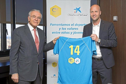 Isidro Fainé, presidente de la Fundación ‘la Caixa’, y Jordi Cruyff.-E. M.