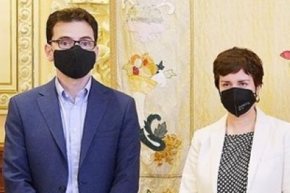 Pedro Herrero y María Sánchez, portavoces del PSOE y de VLTP en el Ayuntamiento de Valladolid.- E. M.