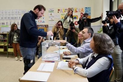 Votación del candidato del PSOE, Óscar Puente, a la Alcaldía de Valladolid. ICAL