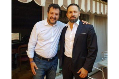 Abascal y Salvini, en la imagen colgada en twitter por el líder de Vox.-TWITTER / @SANTI_ABASCAL·