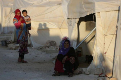 Un campo de desplazados en la provincia de Idlib, en el noroeste de Siria.-KHALIL ASHAWI (REUTERS)