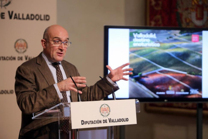 El presidente de la Diputación de Valladolid, Jesús Julio Carnero, presenta la participación de la institución en Fitur-Ical