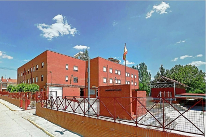 Cuartel de la Guardia Civil de Tudela de Duero, localidad en la que se produjeron los hechos que ahora verá la Audiencia de Valladolid.-J. M. LOSTAU