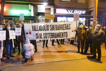 Manifestación a favor del soterramiento en Valladolid. / PHOTOGENIC