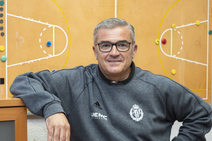 Paco García, entrenador del UEMC Real Valladolid Baloncesto. / PABLO REQUEJO