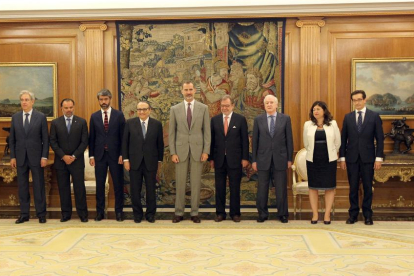 El Rey Felipe VI, recibe en audiencia a la Comisión Ejecutiva de la Asociación de Medios de Información (AMI).-ICAL