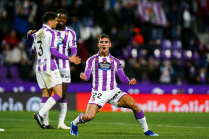 Lucas Rosa celebra el gol logrado ante el Tenerife. / I. SOLA / RV