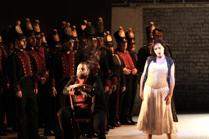Ópera Carmen de Bizet en el teatro Calderón.- J.M. LOSTAU