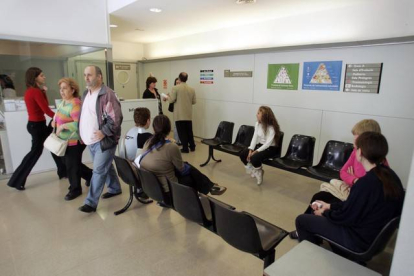 Sala de espera del servicio de urgencias del hospital Parc Taulí de Sabadell.-Foto: EFE