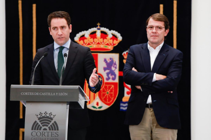 Teodoro García Egea y Alfonso Fernández Mañueco. -J. M. LOSTAU