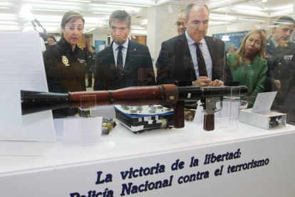 El director general de la Policía, Ignacio Cosidó, inaugura una exposición sobre policía y terrorismo en la sala de exposiciones Don Sancho-Ical