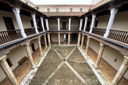 Barrio del Hospital. Palacio de los Vivero.  Archivo Histórico Provincial en la calle Ramón y Cajal. - JUAN MIGUEL LOSTAU