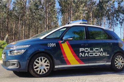 Vehículo de la Policía Nacional. / E. M.