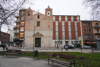 Barrio del Hospital. Iglesia de San Pedro Apóstol en la calle Real de Burgos. - JUAN MIGUEL LOSTAU