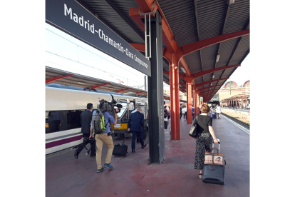 Primer viaje comercial AVE Burgos-Madrid. - ICAL