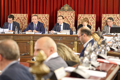Sesión de Pleno de Presupuestos 2024 en la Diputación de Valladolid. ICAL