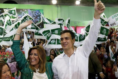Susana Díaz y Pedro Sánchez, en un acto de la campaña electoral andaluza, el pasado 20 de marzo, en Sevilla.-REUTERS / MARCELO DEL POZO