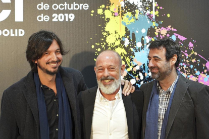 El director Carlos Polo Menárguez junto a Chema del Barco y Antonio de la Torre en la presentación de  ‘El plan’.-ICAL