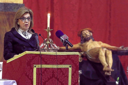 La delegada del Gobierno, María José Salgueiro, durante el pregón.-J.M. LOSTAU